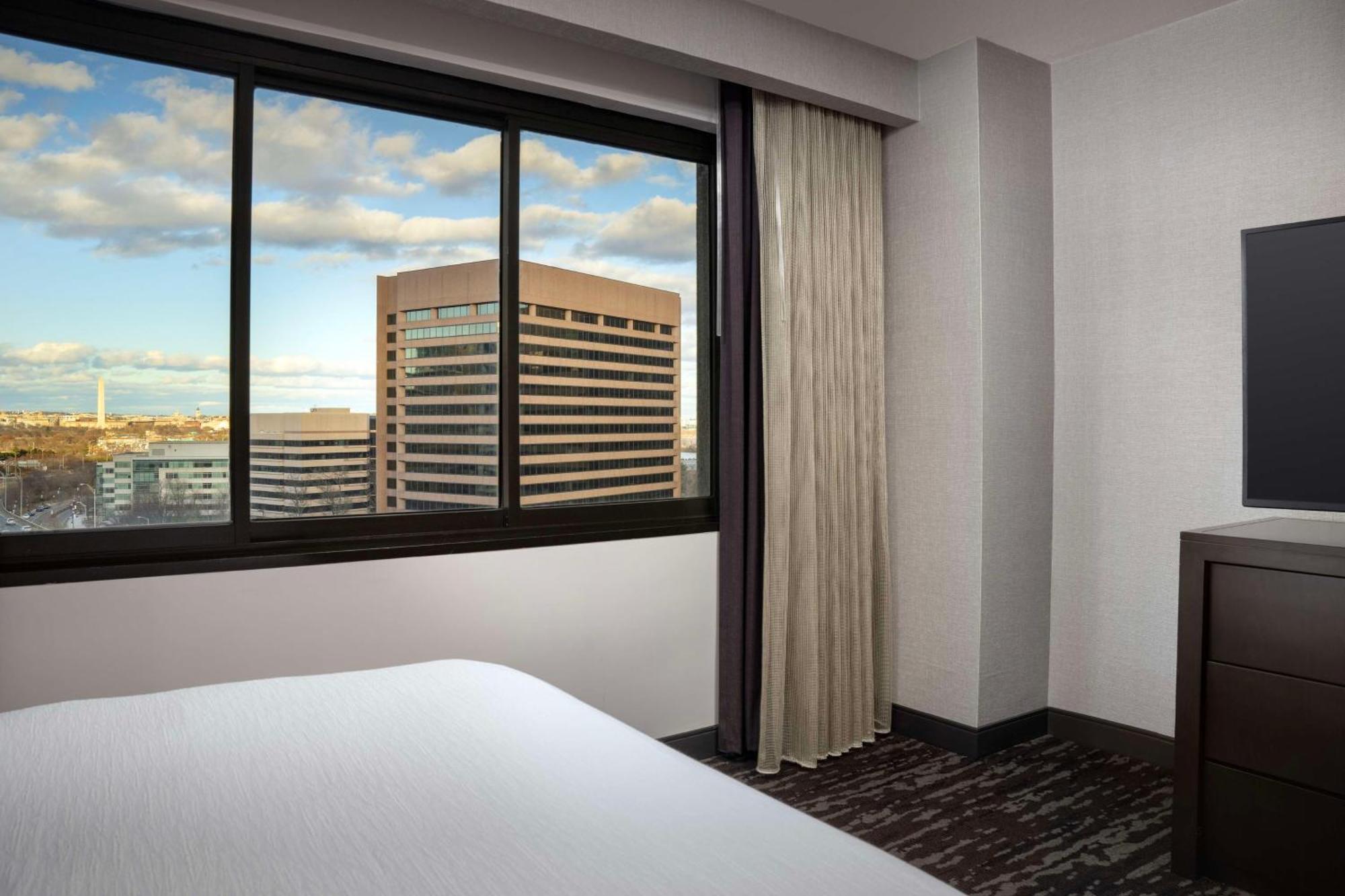 Embassy Suites By Hilton Crystal City National Airport Arlington Zewnętrze zdjęcie