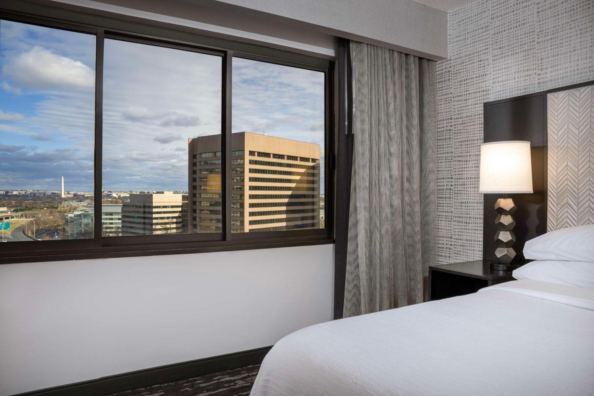 Embassy Suites By Hilton Crystal City National Airport Arlington Zewnętrze zdjęcie