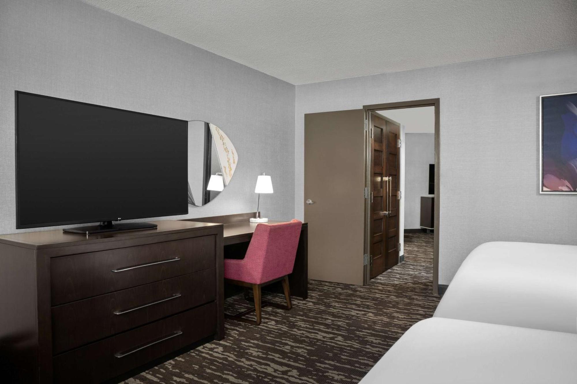 Embassy Suites By Hilton Crystal City National Airport Arlington Zewnętrze zdjęcie