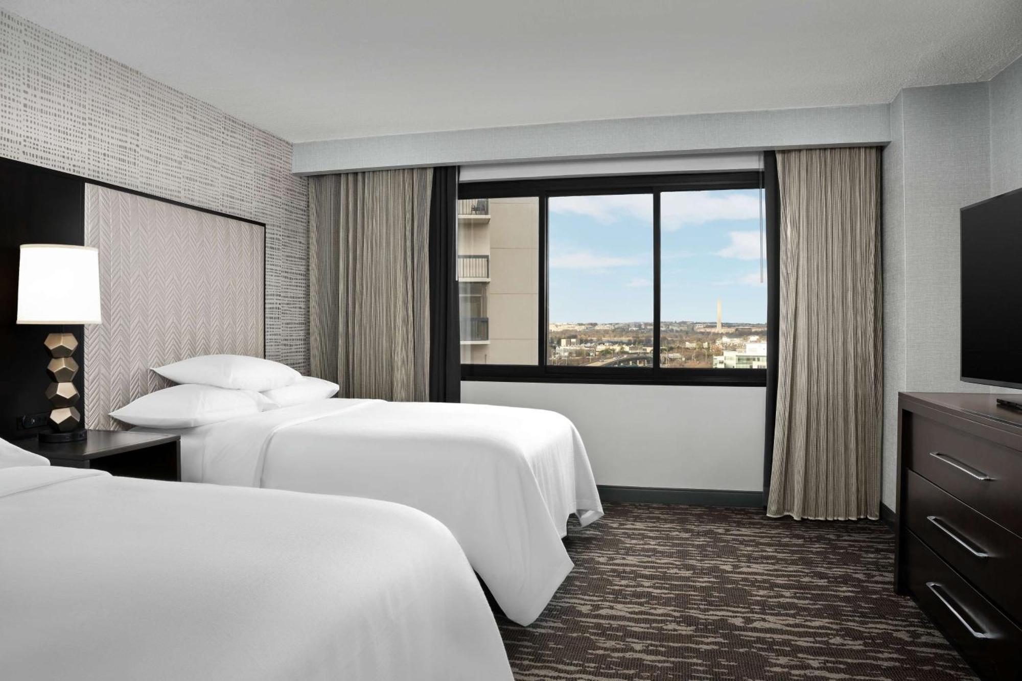 Embassy Suites By Hilton Crystal City National Airport Arlington Zewnętrze zdjęcie
