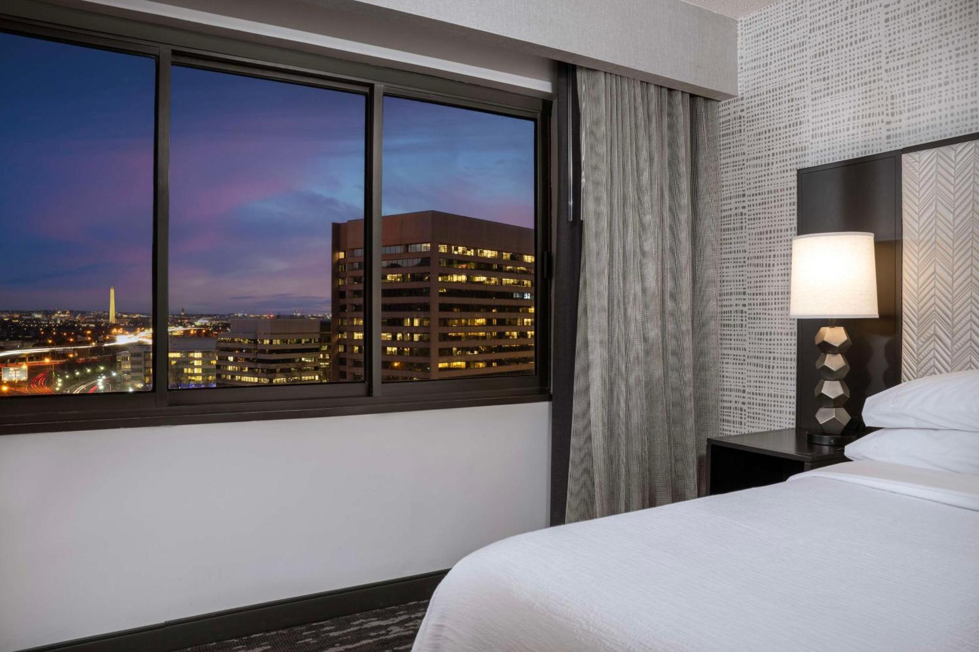 Embassy Suites By Hilton Crystal City National Airport Arlington Zewnętrze zdjęcie