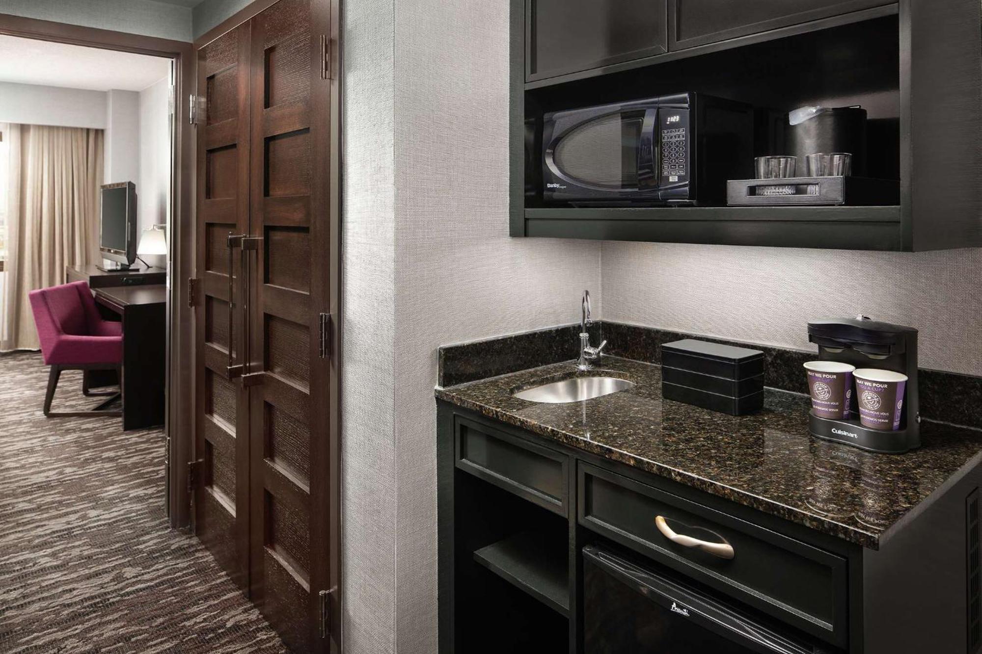 Embassy Suites By Hilton Crystal City National Airport Arlington Zewnętrze zdjęcie