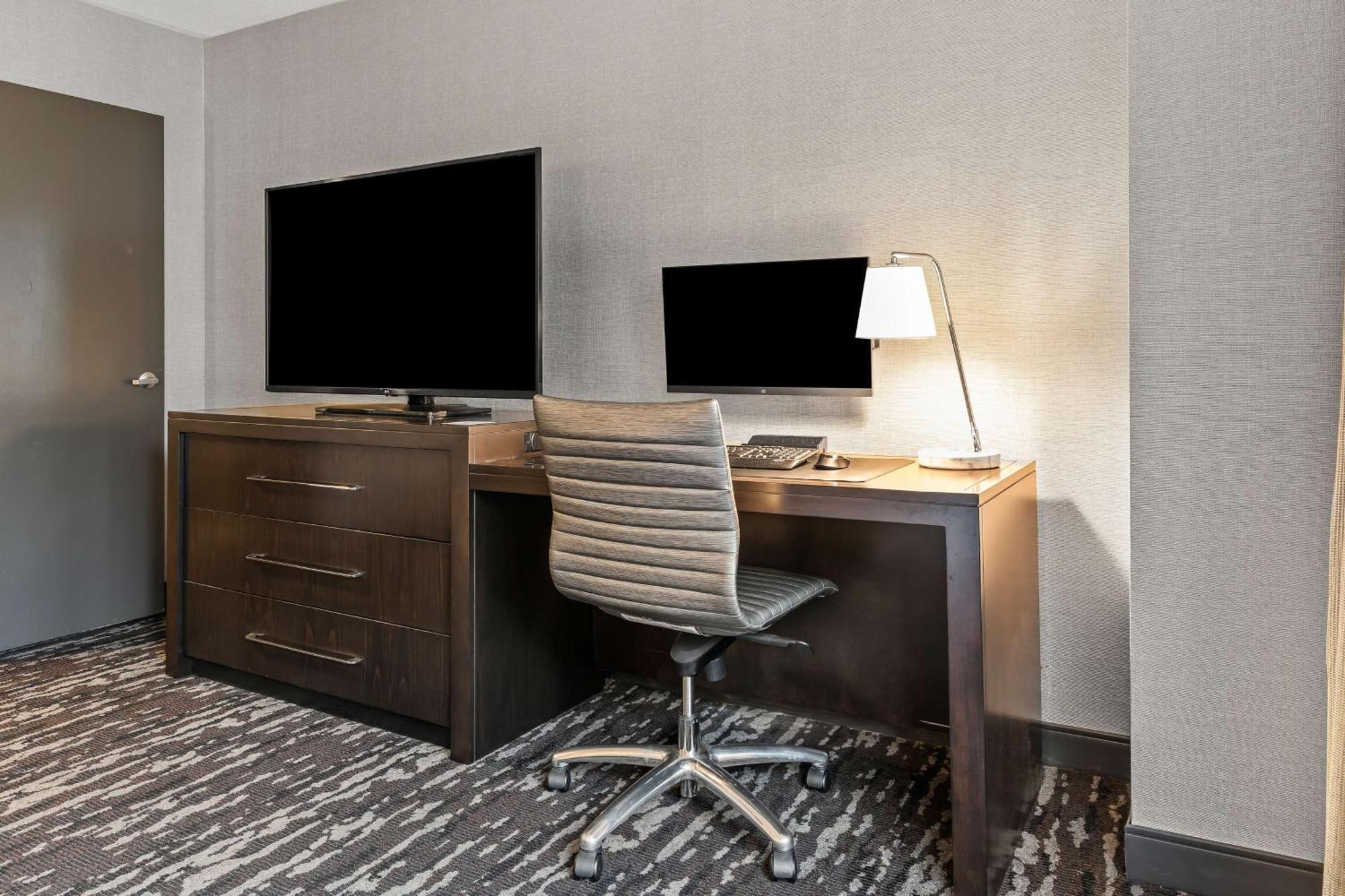 Embassy Suites By Hilton Crystal City National Airport Arlington Zewnętrze zdjęcie