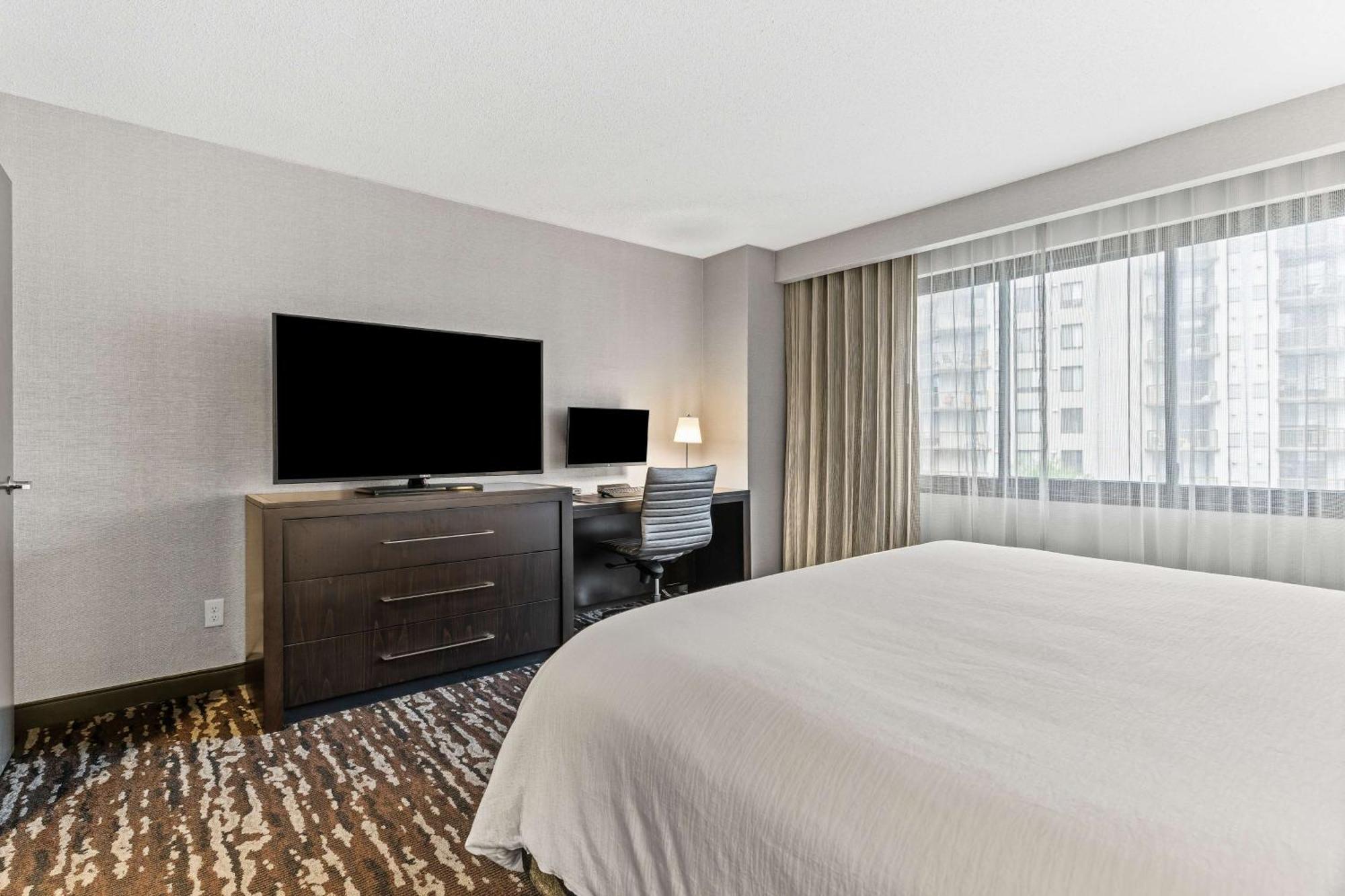 Embassy Suites By Hilton Crystal City National Airport Arlington Zewnętrze zdjęcie