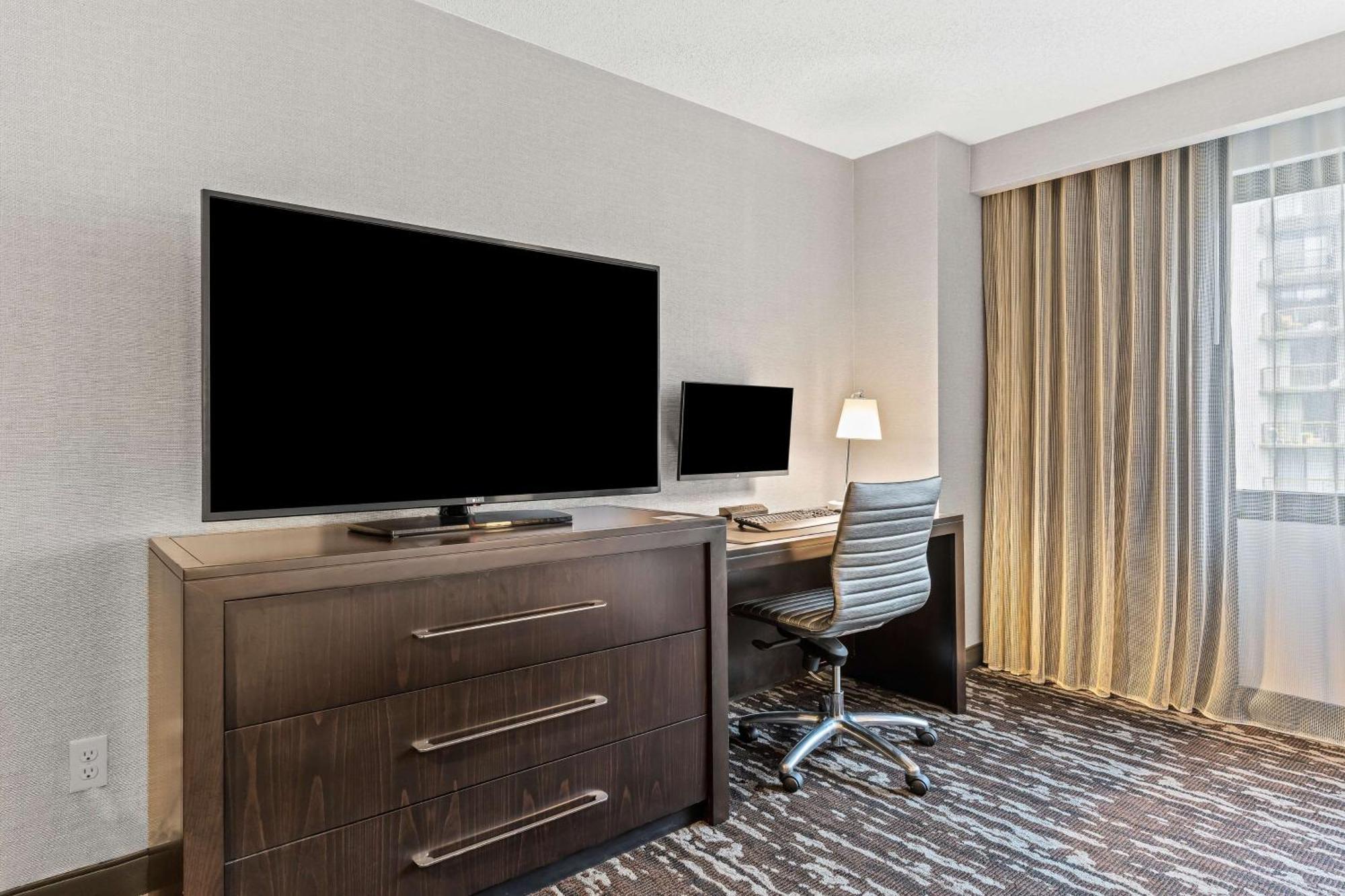 Embassy Suites By Hilton Crystal City National Airport Arlington Zewnętrze zdjęcie